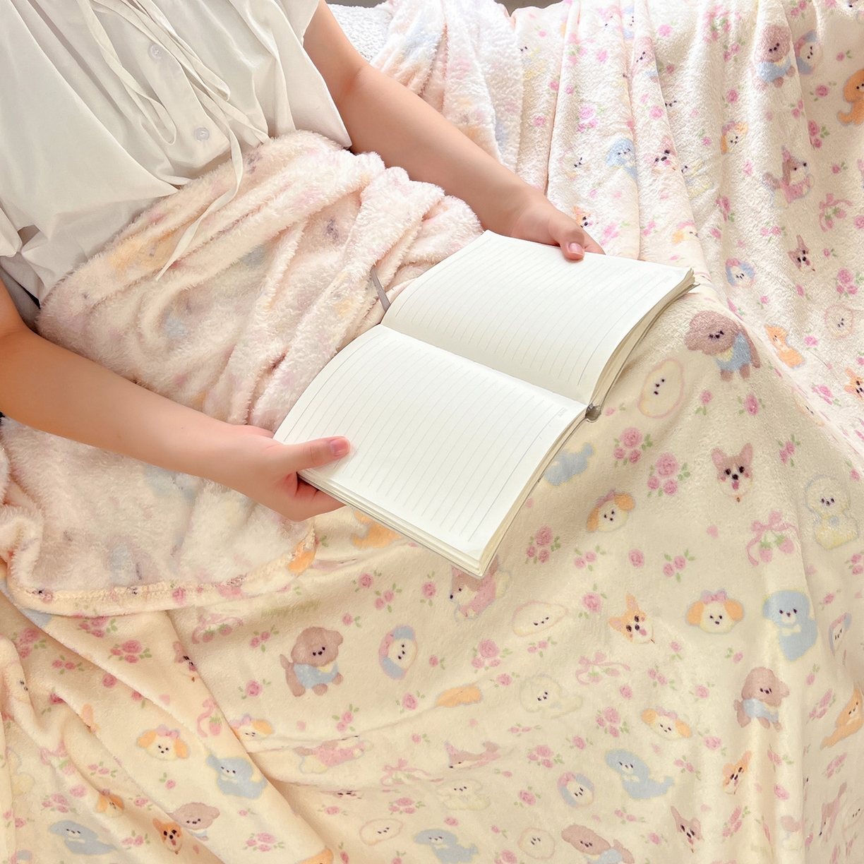 91家纺网 家纺一手货源 找家纺 初念 2025新款四季款双面牛奶绒多功能毛毯 小狗团子