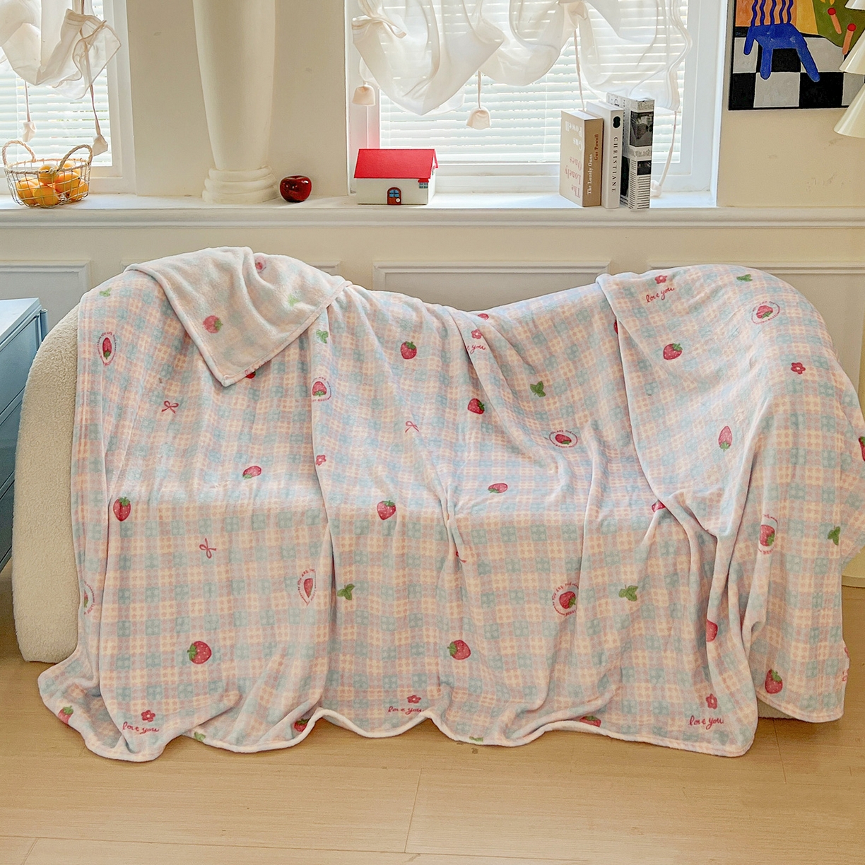 91家纺网 家纺一手货源 找家纺 初念 2025新款四季款双面牛奶绒多功能毛毯 草莓奶茶