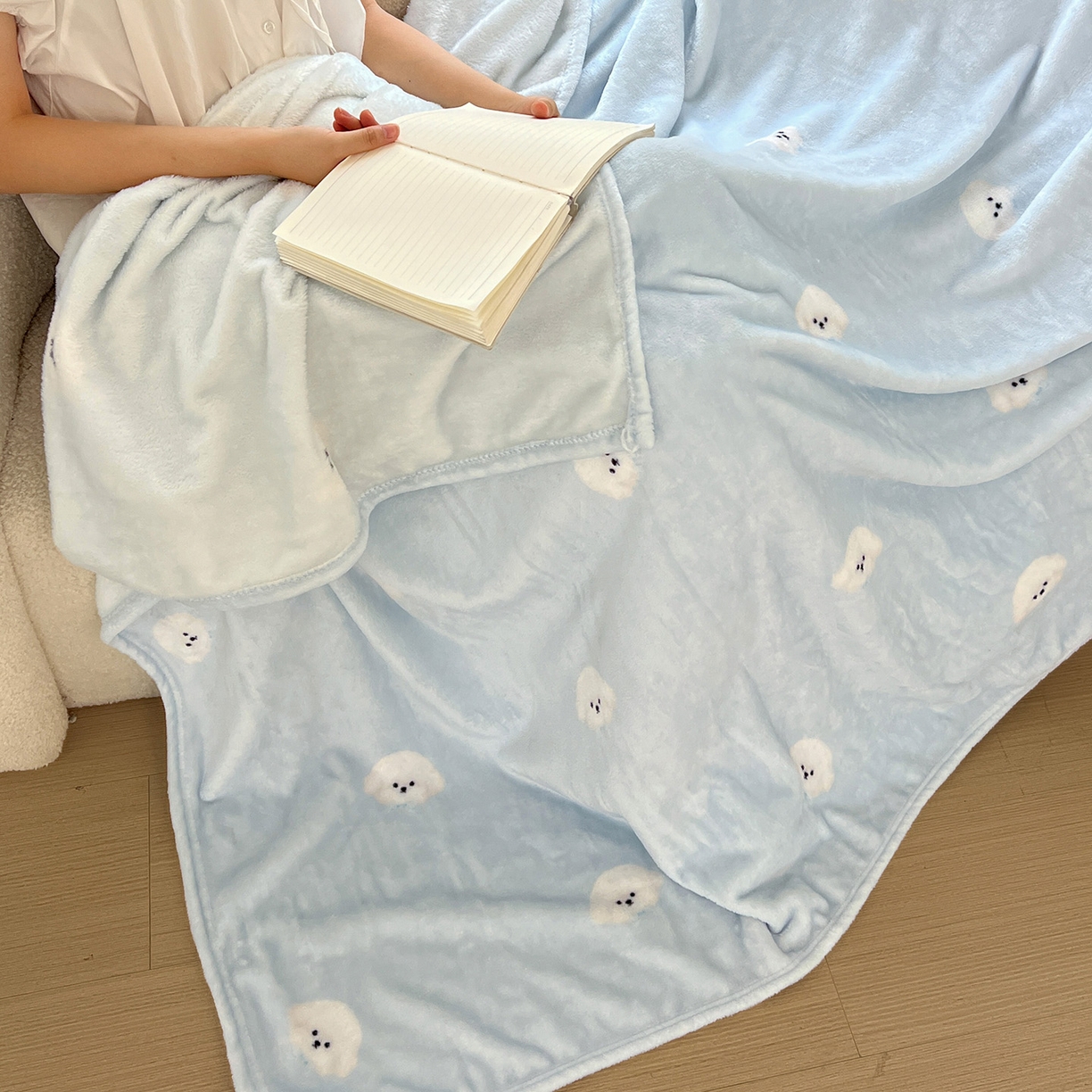 91家纺网 家纺一手货源 找家纺 初念 2025新款四季款双面牛奶绒多功能毛毯 可爱狗头-蓝