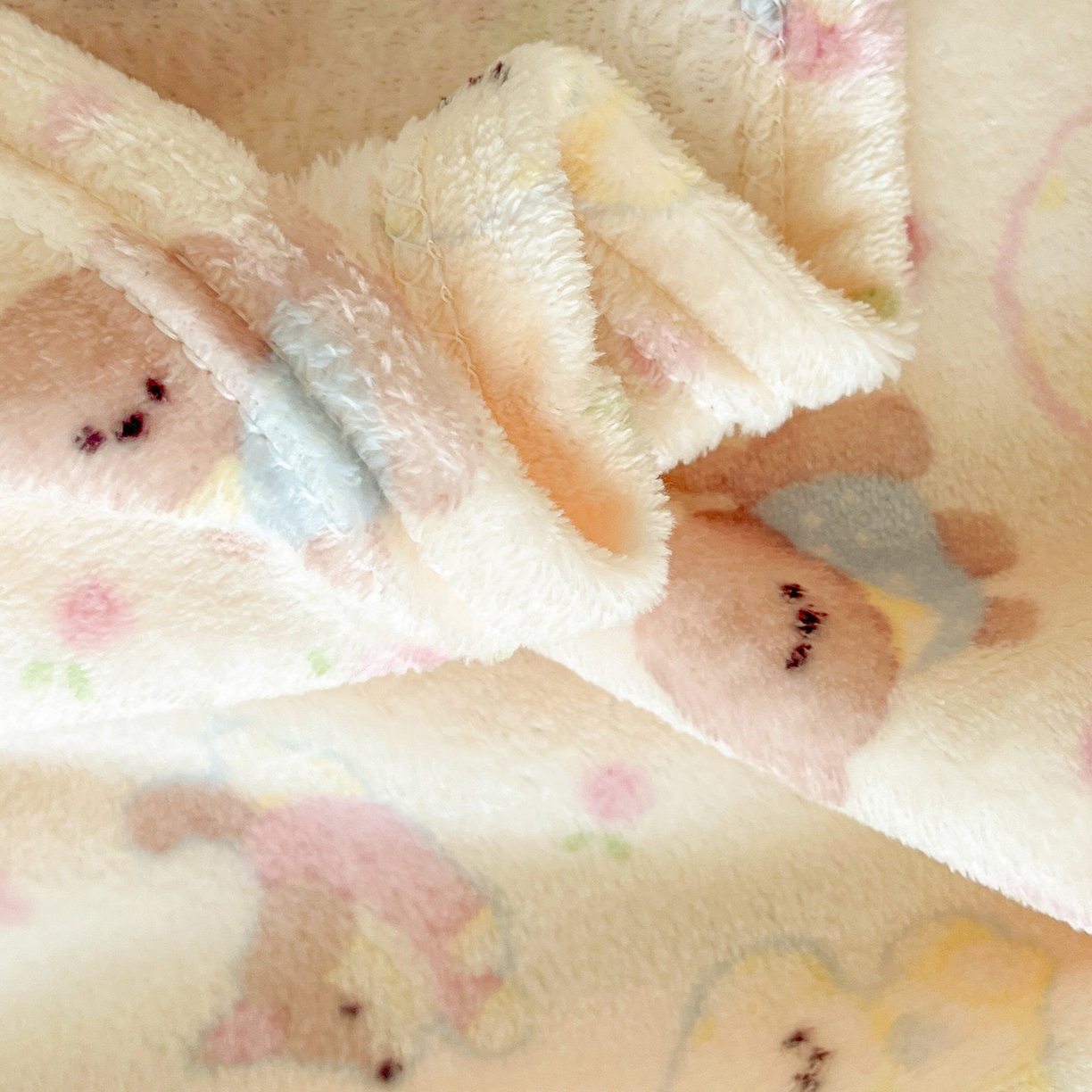 91家纺网 家纺一手货源 找家纺 初念 2025新款四季款双面牛奶绒多功能毛毯 小狗团子