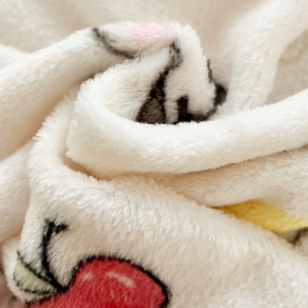 91家纺网 家纺一手货源 找家纺 初念 2025新款四季款双面牛奶绒多功能毛毯 糖果蜡笔