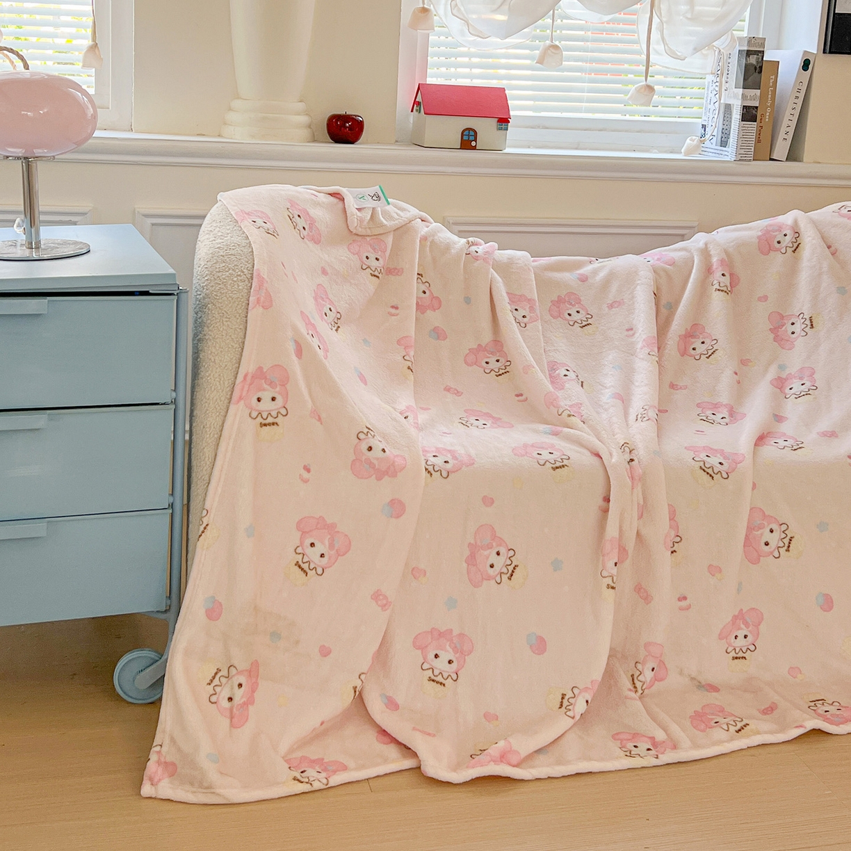 91家纺网 家纺一手货源 找家纺 初念 2025新款四季款双面牛奶绒多功能毛毯 甜茶小美