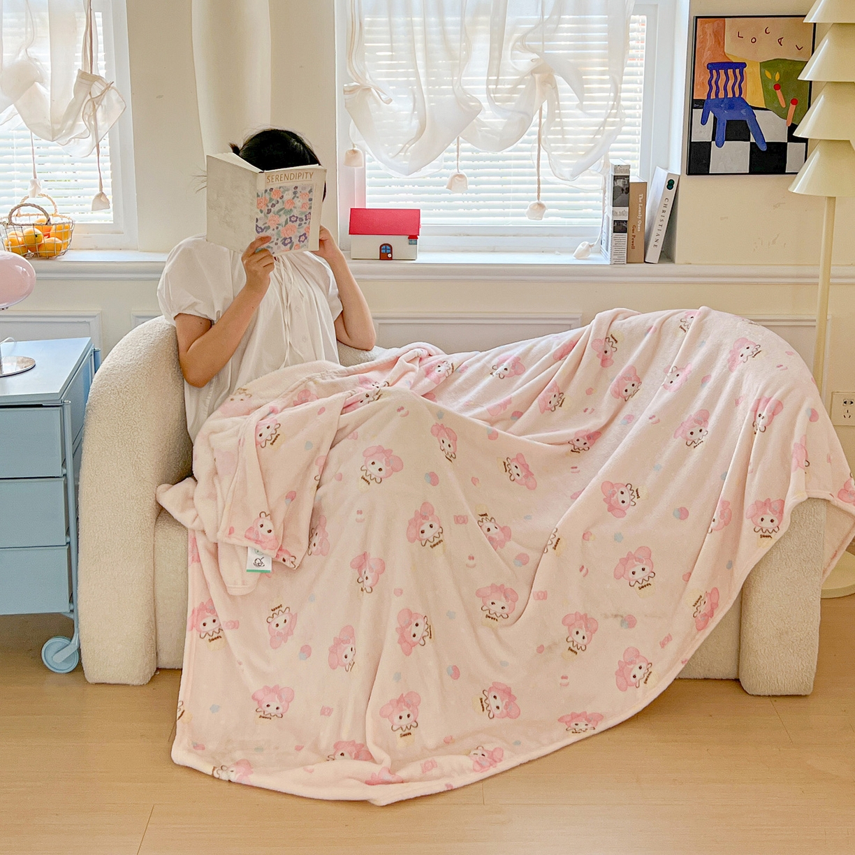 91家纺网 家纺一手货源 找家纺 初念 2025新款四季款双面牛奶绒多功能毛毯 甜茶小美