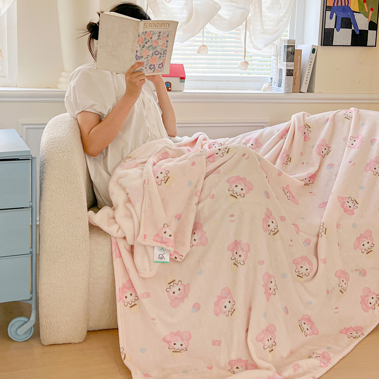 91家纺网 家纺一手货源 找家纺 初念 2025新款四季款双面牛奶绒多功能毛毯 甜茶小美