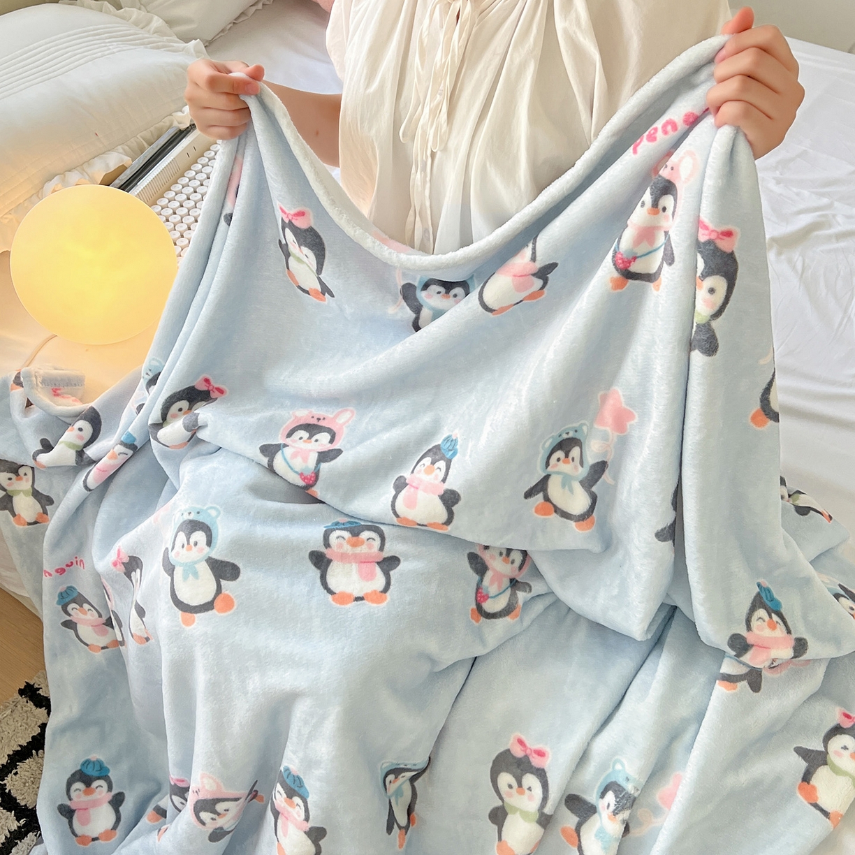 91家纺网 家纺一手货源 找家纺 初念 2025新款四季款双面牛奶绒多功能毛毯 QQ企鹅