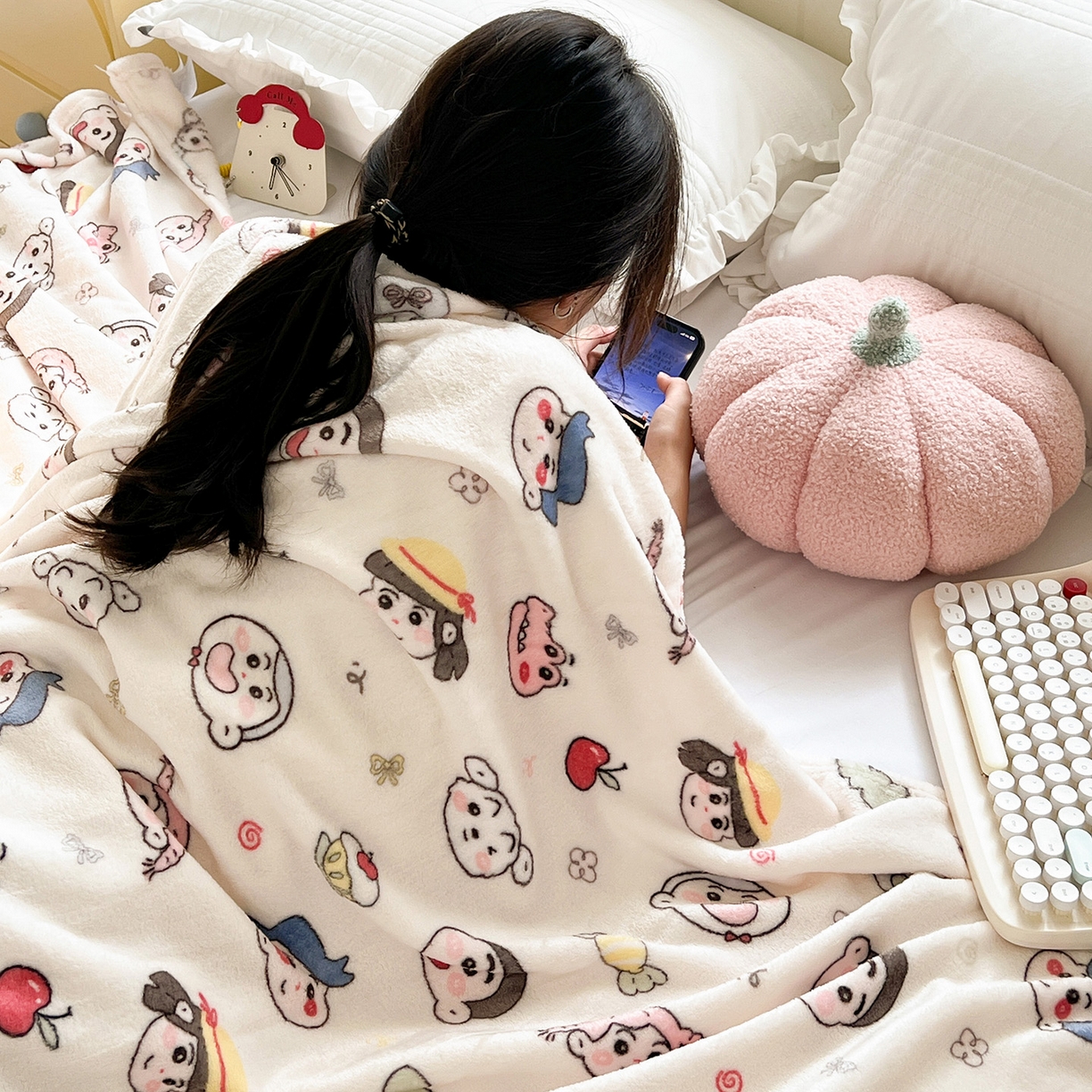 91家纺网 家纺一手货源 找家纺 初念 2025新款四季款双面牛奶绒多功能毛毯 糖果蜡笔