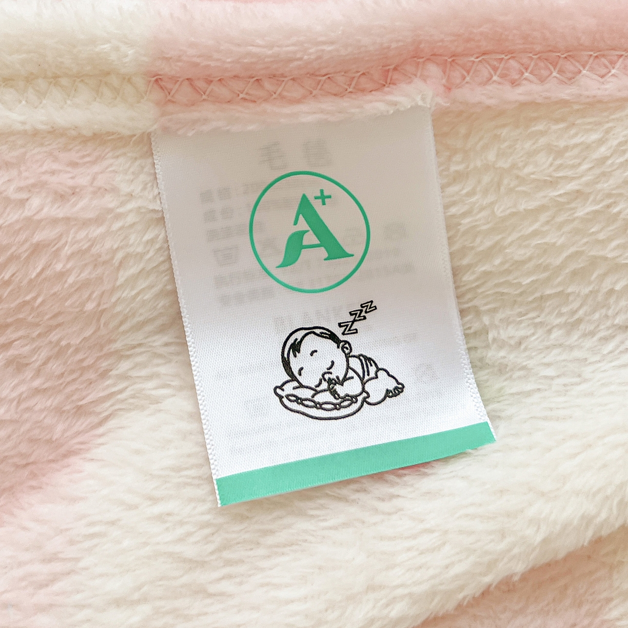 91家纺网 家纺一手货源 找家纺 初念 2025新款四季款双面牛奶绒多功能毛毯 奶糖拉布布