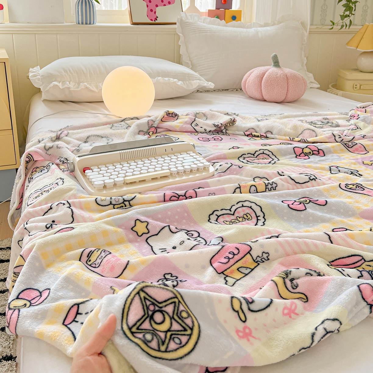 91家纺网 家纺一手货源 找家纺 初念 2025新款四季款双面牛奶绒多功能毛毯 少女战士