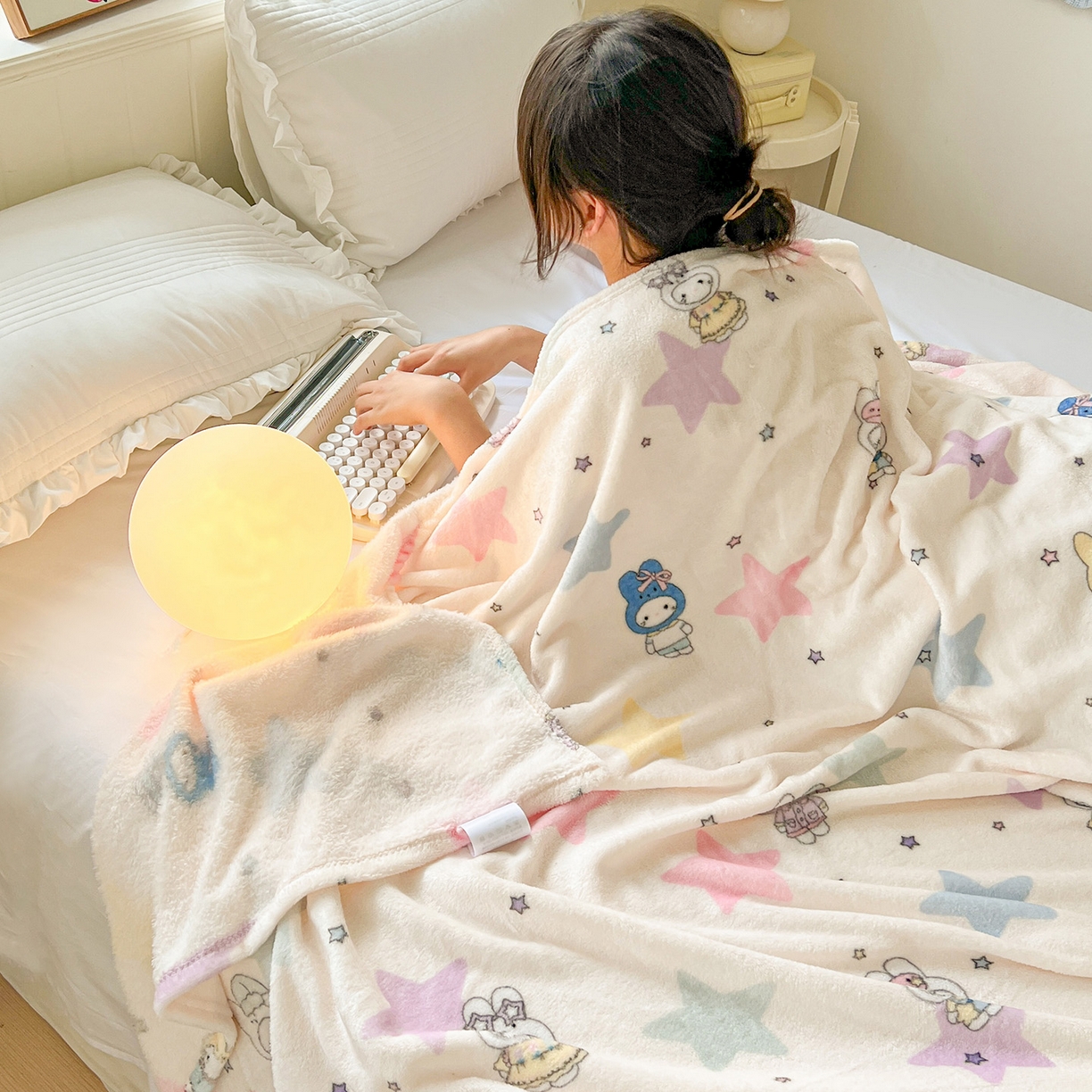 91家纺网 家纺一手货源 找家纺 初念 2025新款四季款双面牛奶绒多功能毛毯 星星米菲