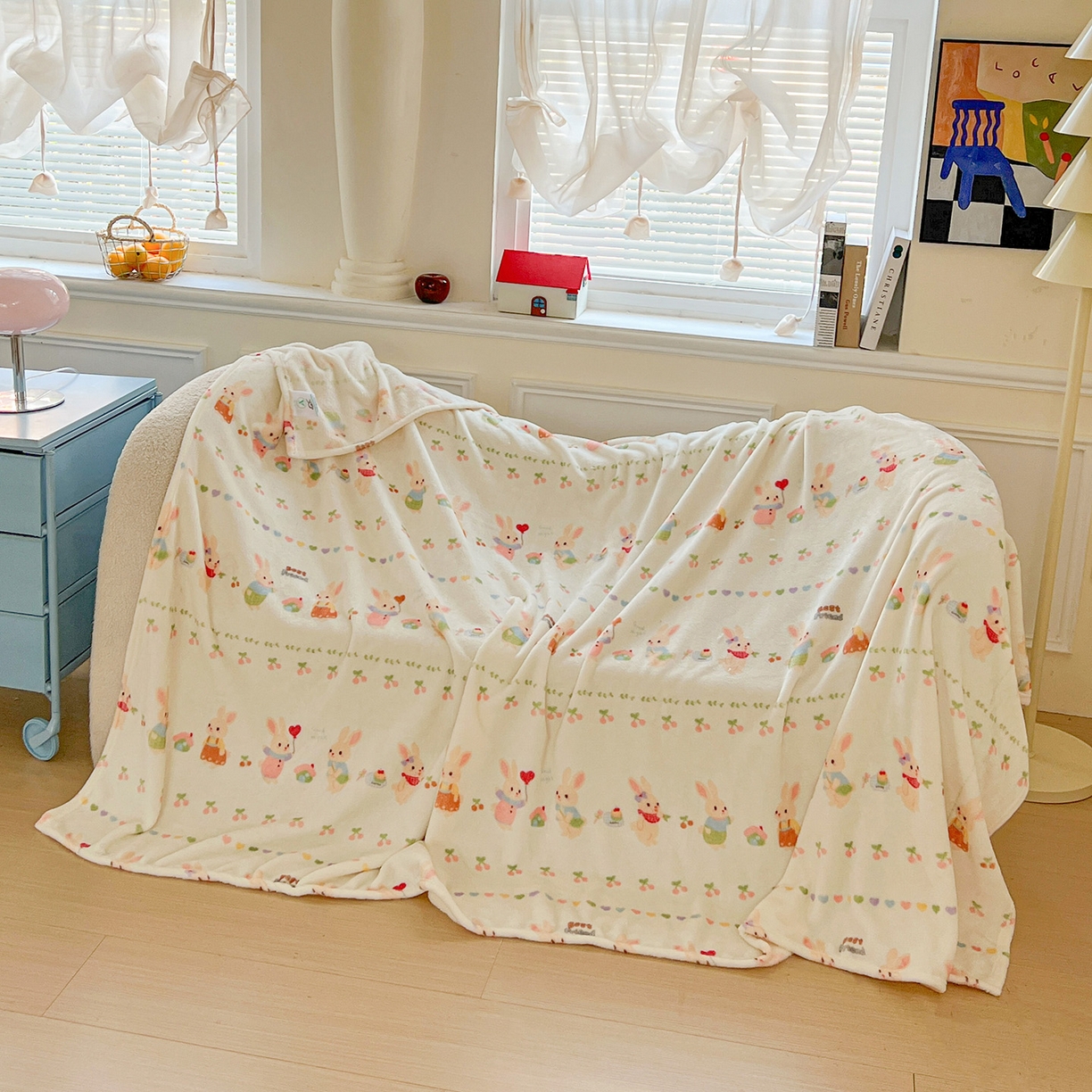 91家纺网 家纺一手货源 找家纺 初念 2025新款四季款双面牛奶绒多功能毛毯 小兔胡萝卜