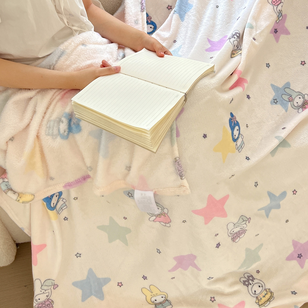 91家纺网 家纺一手货源 找家纺 初念 2025新款四季款双面牛奶绒多功能毛毯 星星米菲