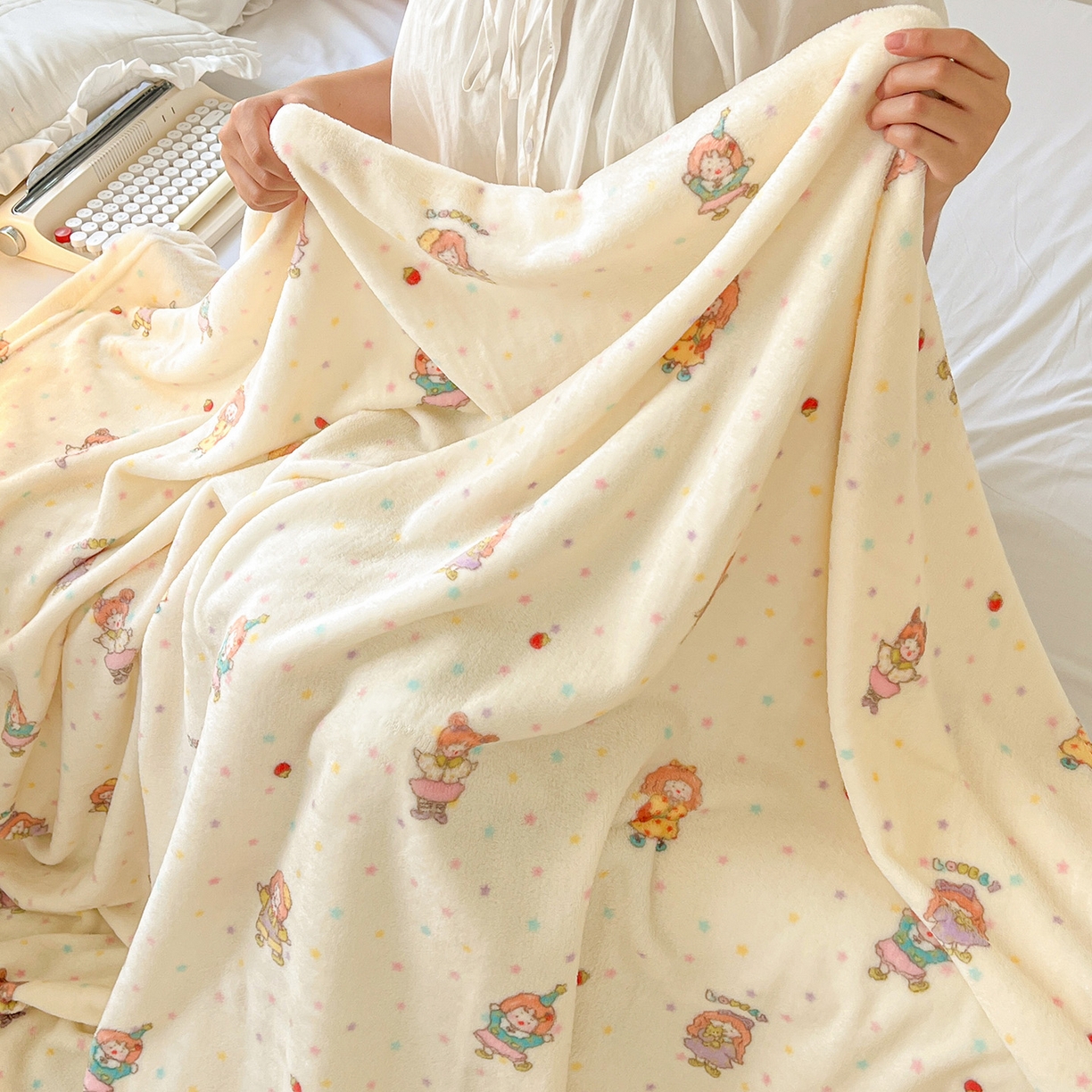 91家纺网 家纺一手货源 找家纺 初念 2025新款四季款双面牛奶绒多功能毛毯 萌萌女孩