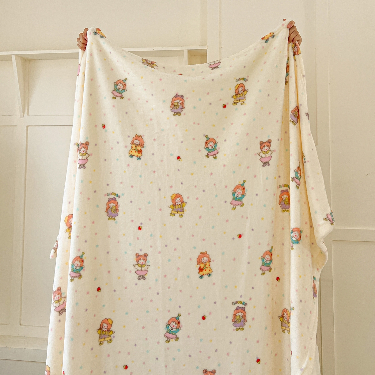 91家纺网 家纺一手货源 找家纺 初念 2025新款四季款双面牛奶绒多功能毛毯 萌萌女孩