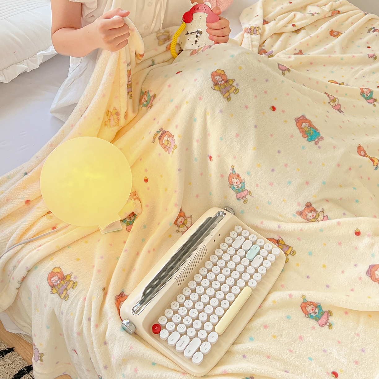 91家纺网 家纺一手货源 找家纺 初念 2025新款四季款双面牛奶绒多功能毛毯 萌萌女孩