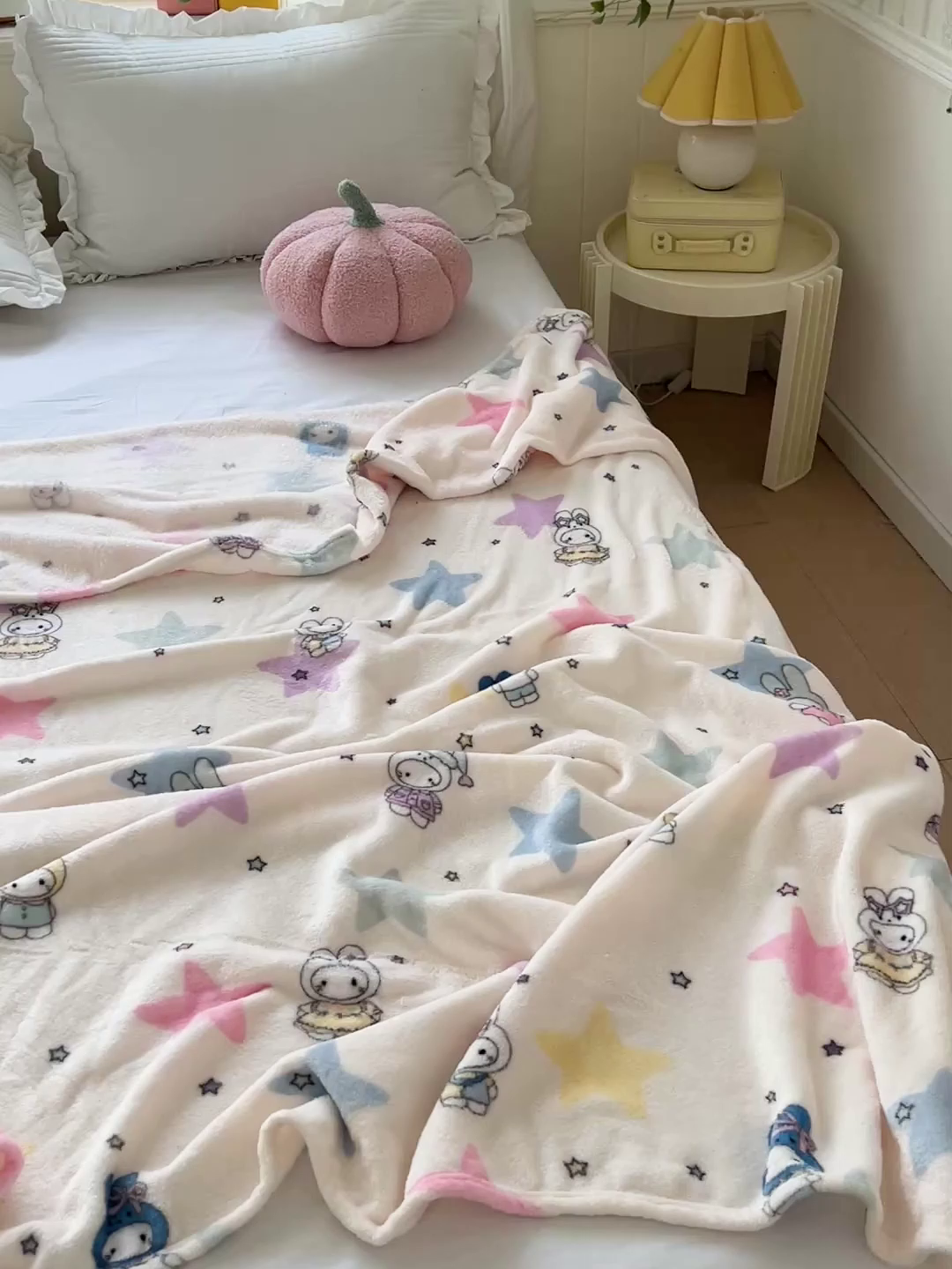 91家纺网 家纺一手货源 找家纺 初念 2025新款四季款双面牛奶绒多功能毛毯 星星米菲