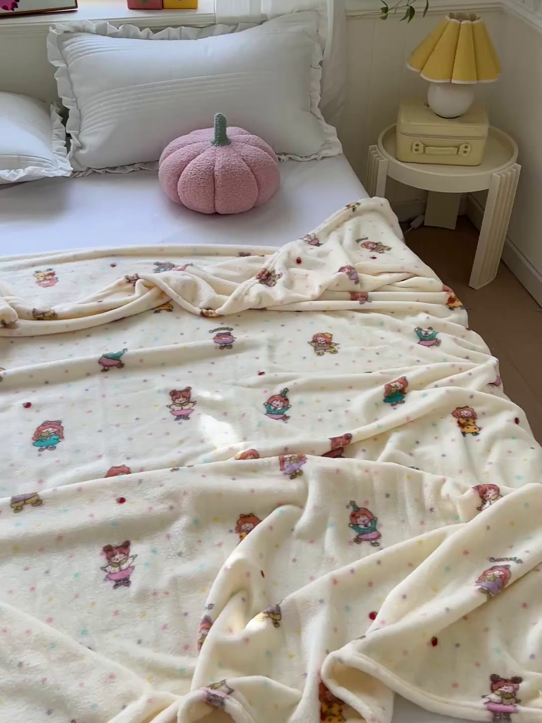 91家纺网 家纺一手货源 找家纺 初念 2025新款四季款双面牛奶绒多功能毛毯 萌萌女孩