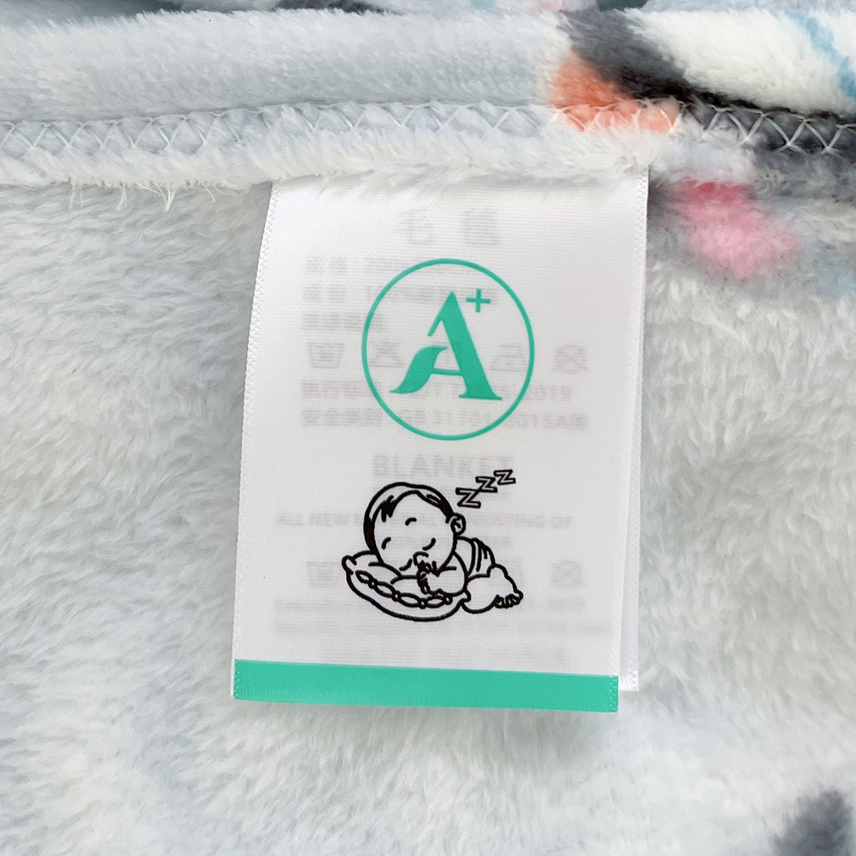 91家纺网 家纺一手货源 找家纺 初念 2025新款四季款双面牛奶绒多功能毛毯 QQ企鹅