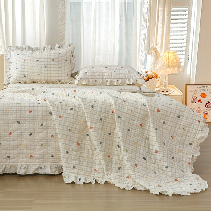 91家纺网 家纺一手货源 找家纺 益利多 2025新款130*70全棉斜纹夹棉绗缝小花边床盖纯棉加厚床盖三件套 橘络