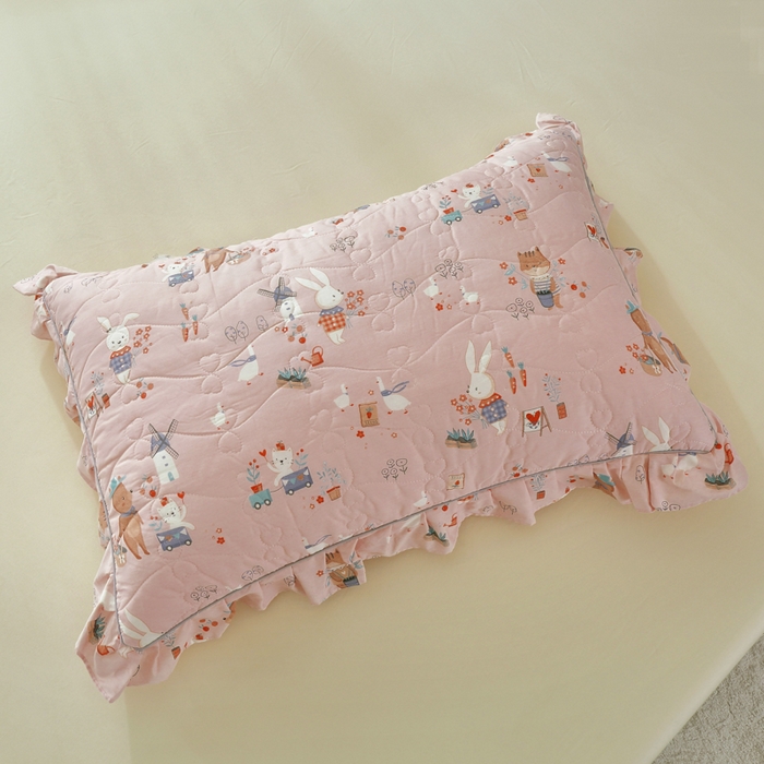 91家纺网 家纺一手货源 找家纺 益利多 2025新款130*70全棉斜纹夹棉绗缝小花边床盖纯棉加厚床盖三件套 趣味森林