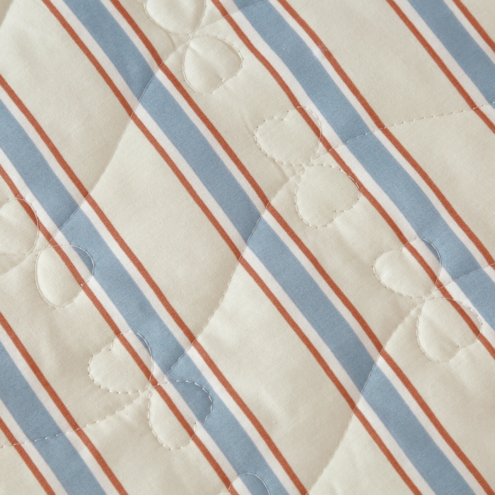 91家纺网 家纺一手货源 找家纺 益利多 2025新款130*70全棉斜纹夹棉绗缝小花边床盖纯棉加厚床盖三件套 简逸