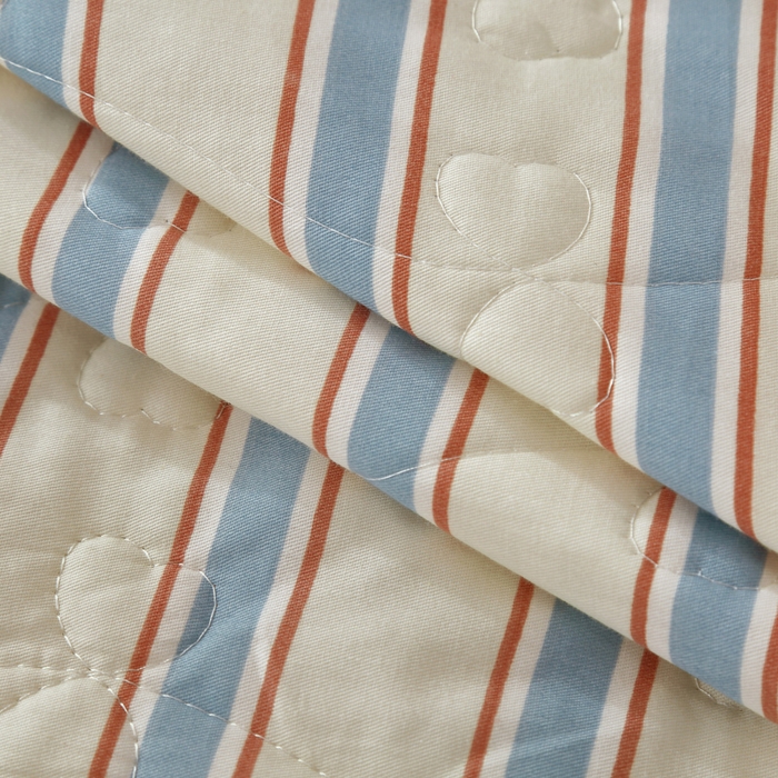 91家纺网 家纺一手货源 找家纺 益利多 2025新款130*70全棉斜纹夹棉绗缝小花边床盖纯棉加厚床盖三件套 简逸