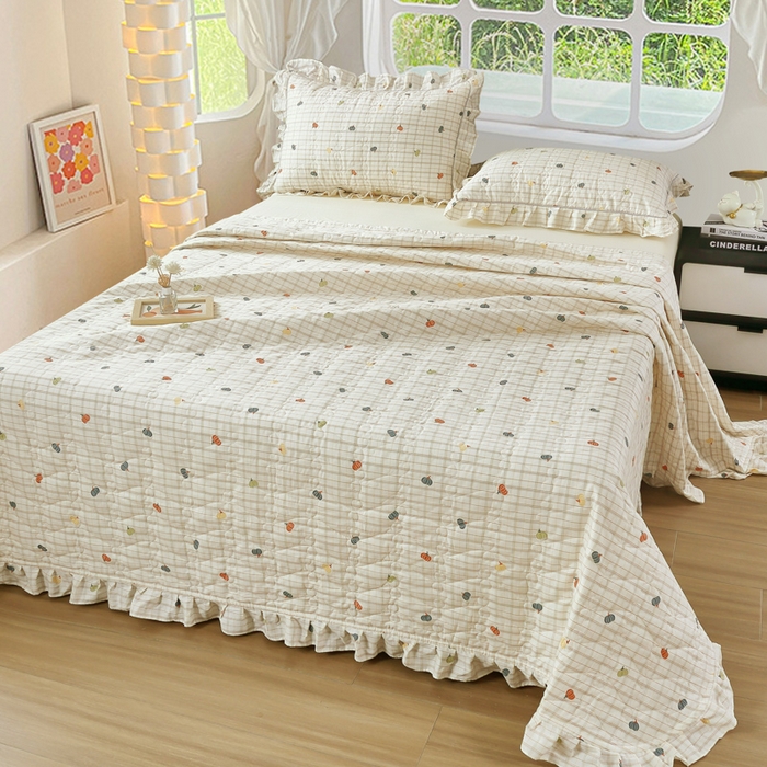 91家纺网 家纺一手货源 找家纺 益利多 2025新款130*70全棉斜纹夹棉绗缝小花边床盖纯棉加厚床盖三件套 橘络