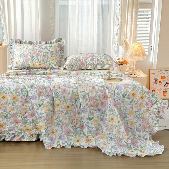 91家纺网 家纺一手货源 找家纺 益利多 2025新款130*70全棉斜纹夹棉绗缝小花边床盖纯棉加厚床盖三件套 清风佳人