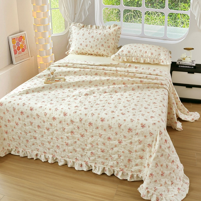 91家纺网 家纺一手货源 找家纺 益利多 2025新款130*70全棉斜纹夹棉绗缝小花边床盖纯棉加厚床盖三件套 繁花似锦