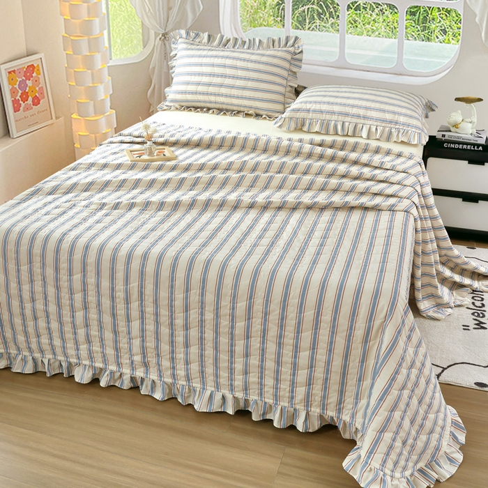 91家纺网 家纺一手货源 找家纺 益利多 2025新款130*70全棉斜纹夹棉绗缝小花边床盖纯棉加厚床盖三件套 简逸