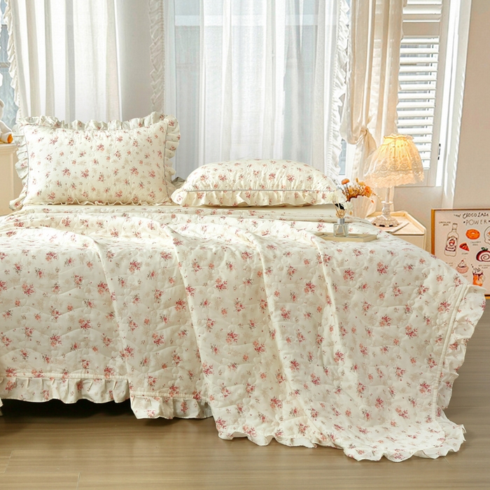 91家纺网 家纺一手货源 找家纺 益利多 2025新款130*70全棉斜纹夹棉绗缝小花边床盖纯棉加厚床盖三件套 繁花似锦