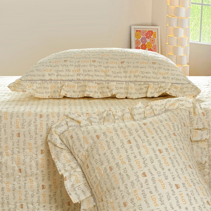 91家纺网 家纺一手货源 找家纺 益利多 2025新款130*70全棉斜纹夹棉绗缝小花边床盖纯棉加厚床盖三件套 萌萌熊