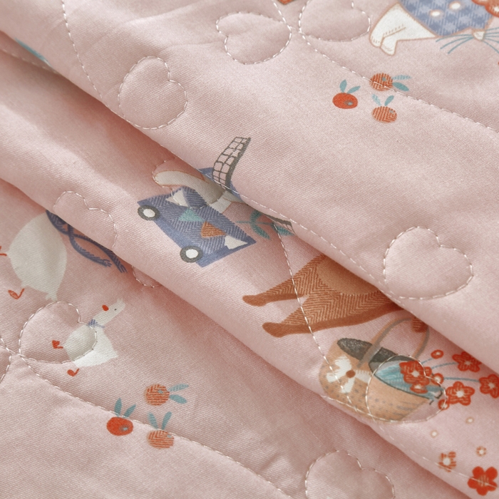 91家纺网 家纺一手货源 找家纺 益利多 2025新款130*70全棉斜纹夹棉绗缝小花边床盖纯棉加厚床盖三件套 趣味森林