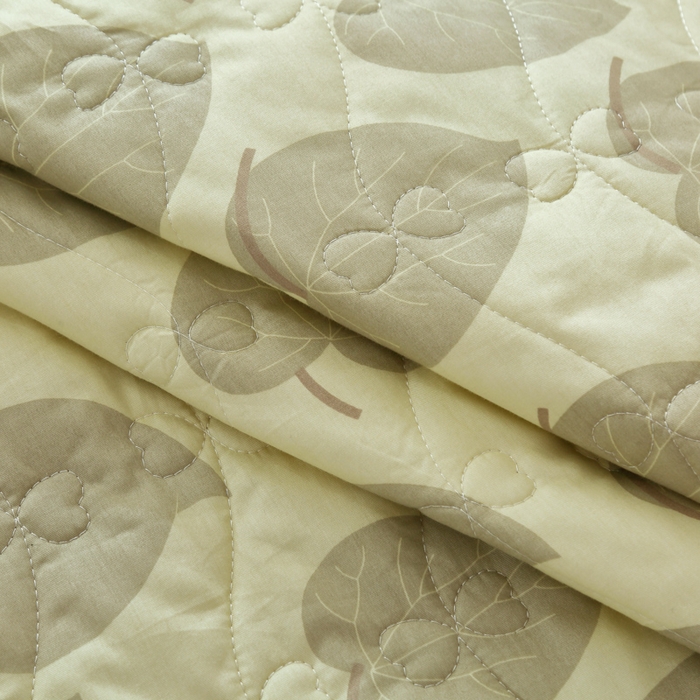 91家纺网 家纺一手货源 找家纺 益利多 2025新款130*70全棉斜纹夹棉绗缝小花边床盖纯棉加厚床盖三件套 青枝绿叶