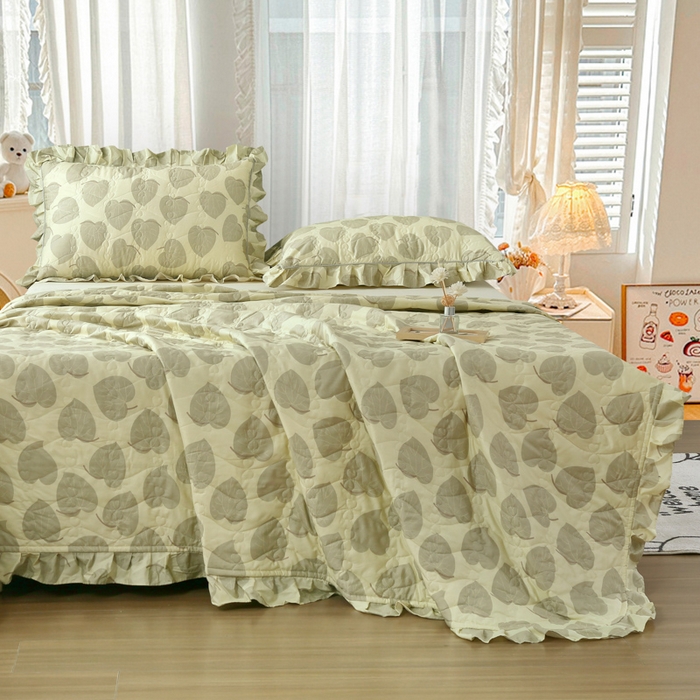 91家纺网 家纺一手货源 找家纺 益利多 2025新款130*70全棉斜纹夹棉绗缝小花边床盖纯棉加厚床盖三件套 青枝绿叶