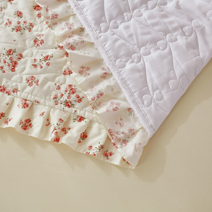 91家纺网 家纺一手货源 找家纺 益利多 2025新款130*70全棉斜纹夹棉绗缝小花边床盖纯棉加厚床盖三件套 初野