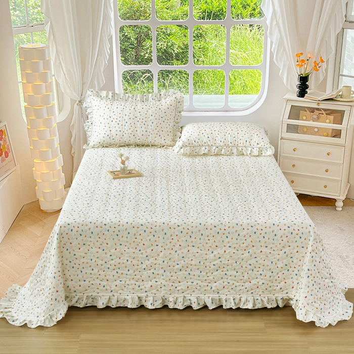 91家纺网 家纺一手货源 找家纺 益利多 2025新款130*70全棉斜纹夹棉绗缝小花边床盖纯棉加厚床盖三件套 欢乐派