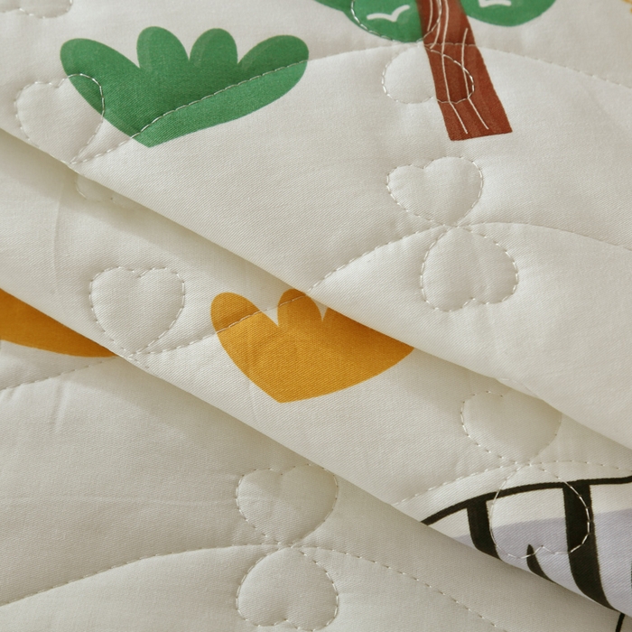 91家纺网 家纺一手货源 找家纺 益利多 2025新款130*70全棉斜纹夹棉绗缝小花边床盖纯棉加厚床盖三件套 动物乐园