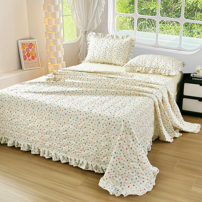 91家纺网 家纺一手货源 找家纺 益利多 2025新款130*70全棉斜纹夹棉绗缝小花边床盖纯棉加厚床盖三件套 欢乐派