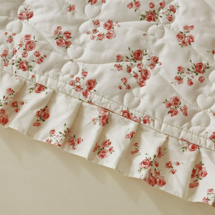 91家纺网 家纺一手货源 找家纺 益利多 2025新款130*70全棉斜纹夹棉绗缝小花边床盖纯棉加厚床盖三件套 初野