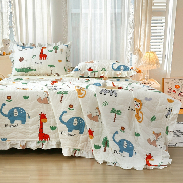 91家纺网 家纺一手货源 找家纺 益利多 2025新款130*70全棉斜纹夹棉绗缝小花边床盖纯棉加厚床盖三件套 动物乐园