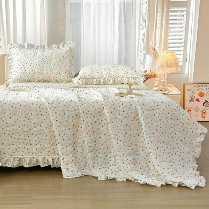 91家纺网 家纺一手货源 找家纺 益利多 2025新款130*70全棉斜纹夹棉绗缝小花边床盖纯棉加厚床盖三件套 欢乐派