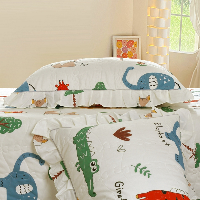 91家纺网 家纺一手货源 找家纺 益利多 2025新款130*70全棉斜纹夹棉绗缝小花边床盖纯棉加厚床盖三件套 动物乐园