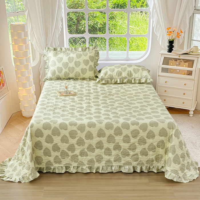 91家纺网 家纺一手货源 找家纺 （总）益利多 2025新款130*70全棉斜纹夹棉绗缝小花边床盖纯棉加厚床盖三件套