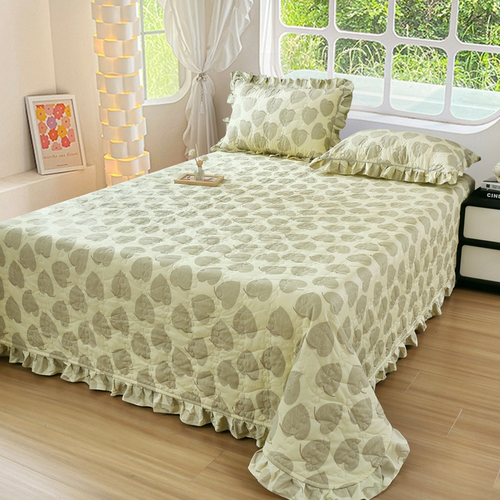 91家纺网 家纺一手货源 找家纺 益利多 2025新款130*70全棉斜纹夹棉绗缝小花边床盖纯棉加厚床盖三件套 青枝绿叶