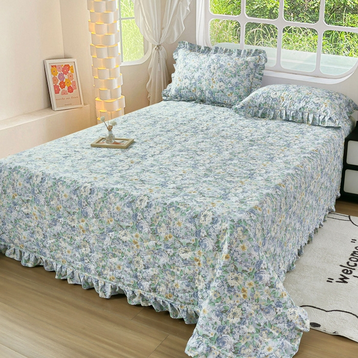 91家纺网 家纺一手货源 找家纺 益利多 2025新款130*70全棉斜纹夹棉绗缝小花边床盖纯棉加厚床盖三件套 薄荷微风