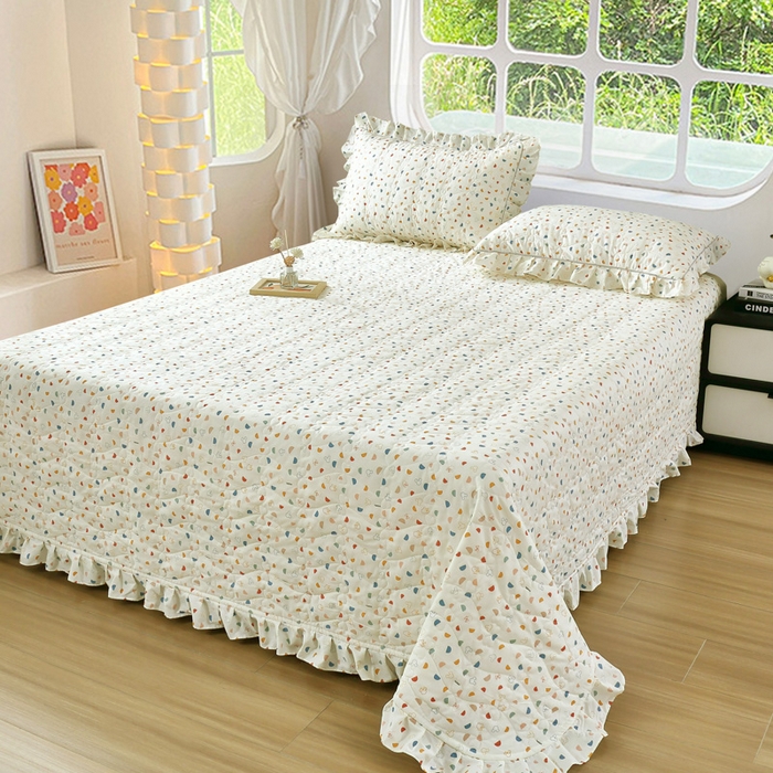 91家纺网 家纺一手货源 找家纺 益利多 2025新款130*70全棉斜纹夹棉绗缝小花边床盖纯棉加厚床盖三件套 欢乐派