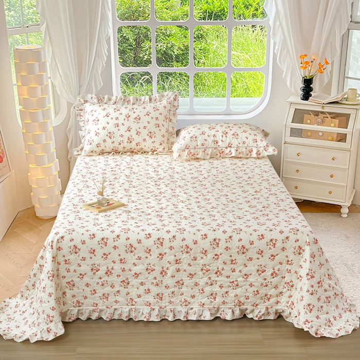 91家纺网 家纺一手货源 找家纺 益利多 2025新款130*70全棉斜纹夹棉绗缝小花边床盖纯棉加厚床盖三件套 初野