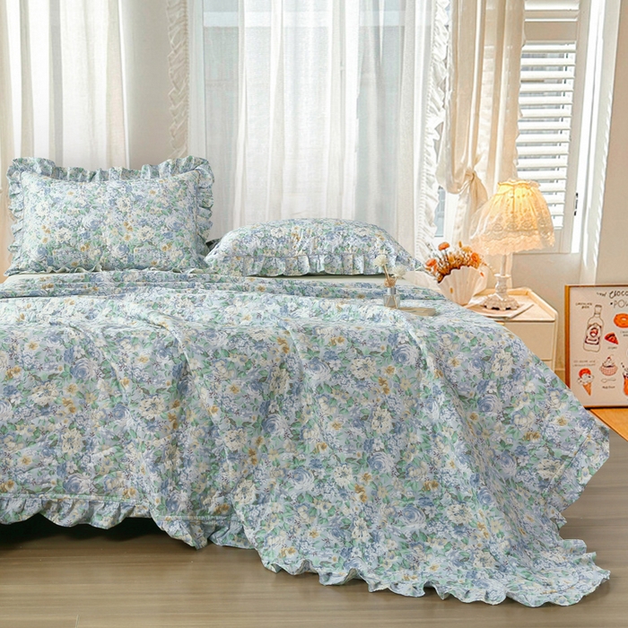91家纺网 家纺一手货源 找家纺 益利多 2025新款130*70全棉斜纹夹棉绗缝小花边床盖纯棉加厚床盖三件套 薄荷微风