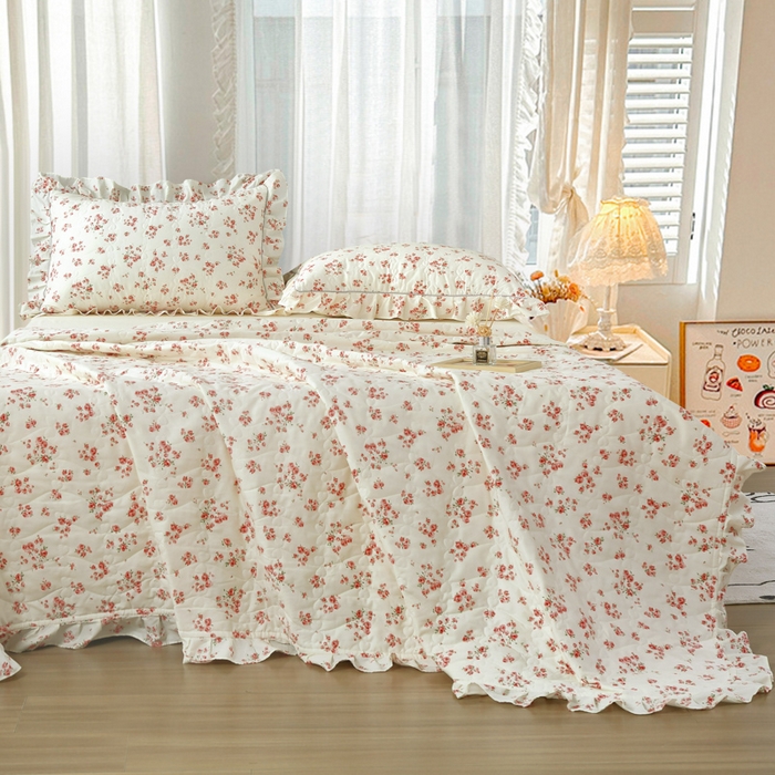 91家纺网 家纺一手货源 找家纺 益利多 2025新款130*70全棉斜纹夹棉绗缝小花边床盖纯棉加厚床盖三件套 初野