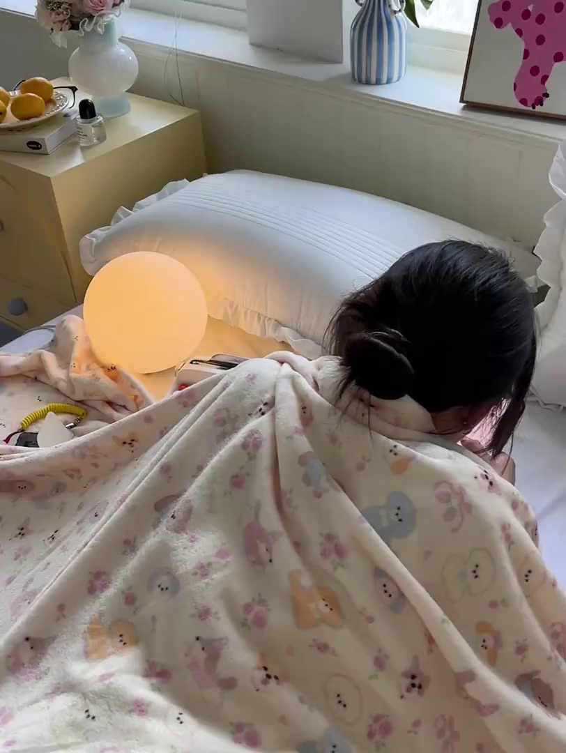 91家纺网 家纺一手货源 找家纺 初念 2025新款四季款双面牛奶绒多功能毛毯 小狗团子